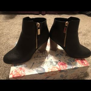 Wide ankle boot (new)
